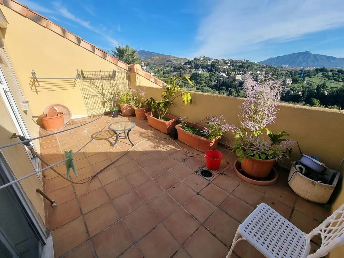 3 Bedroom Top Floor Apartment for Sale in Estepona, Málaga - Image 9