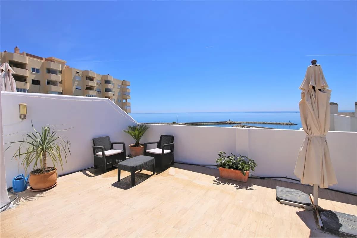 2 Bedroom Penthouse for Sale in Estepona, Málaga