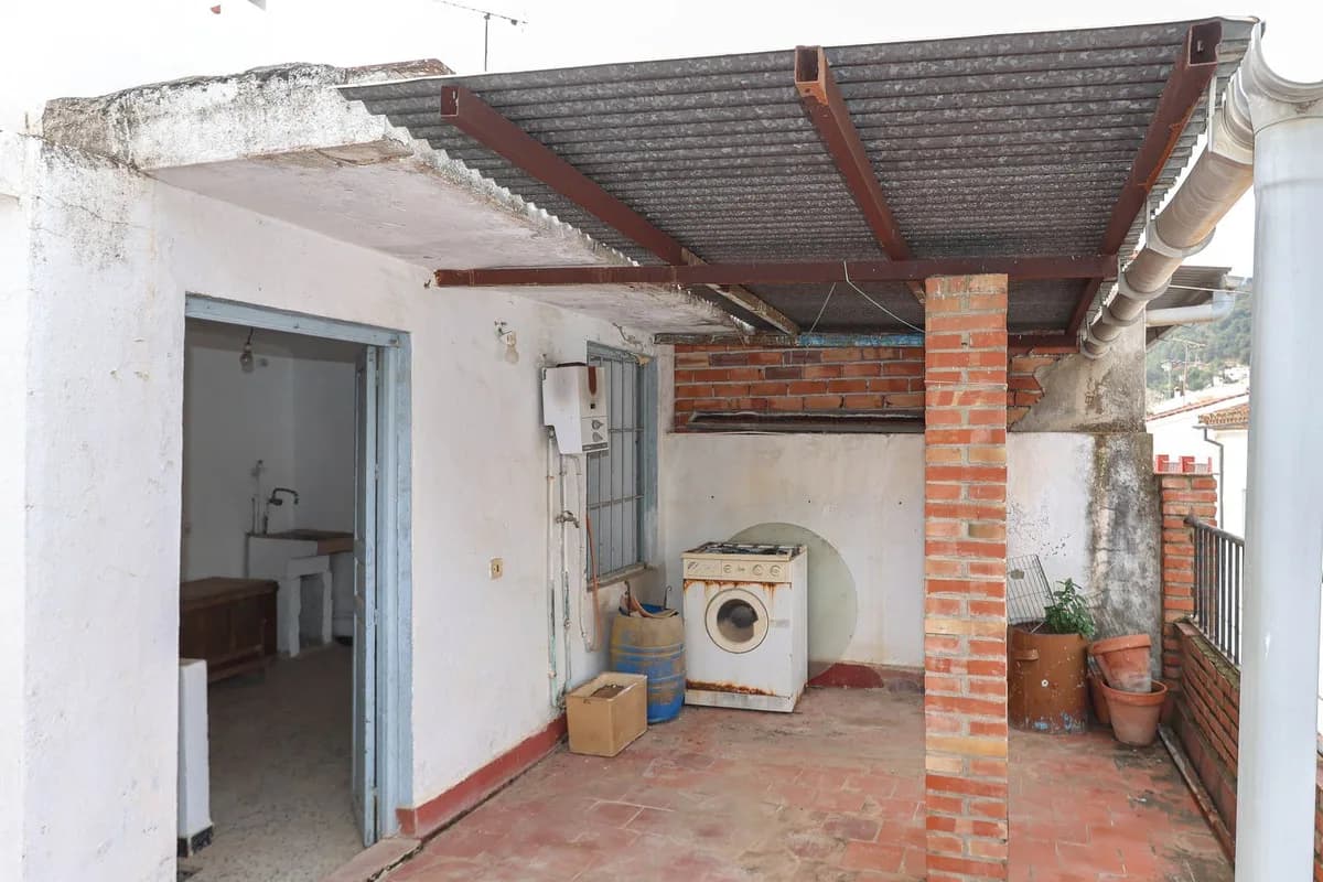 2 Bedroom Townhouse for Sale in Tolox, Málaga - Image 2