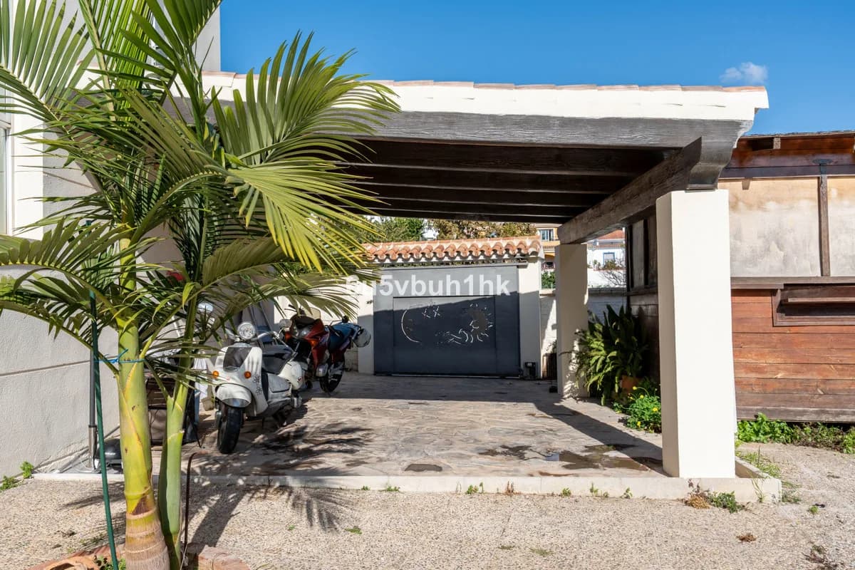 3 Bedroom Semi-Detached House for Sale in El Coto, Málaga - Image 5