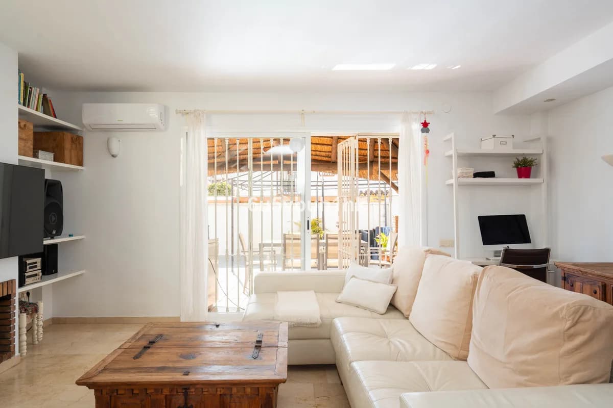 3 Bedroom Semi-Detached House for Sale in El Coto, Málaga - Image 6