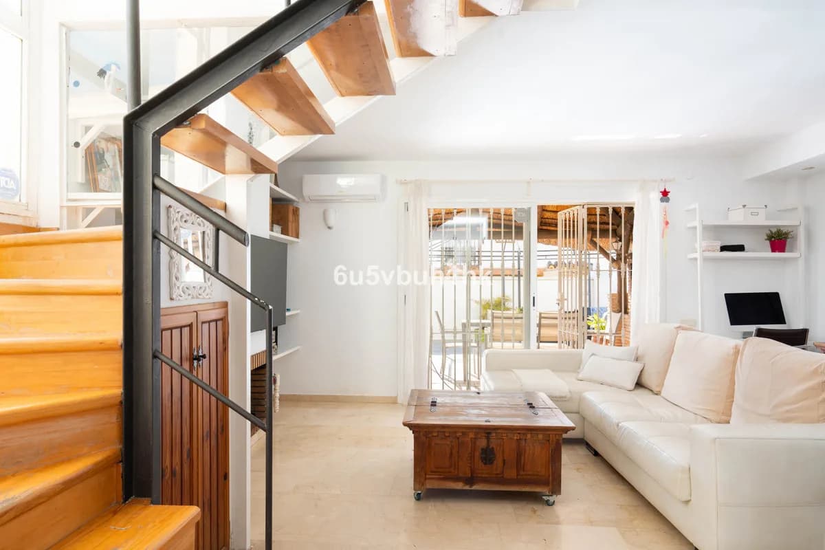 3 Bedroom Semi-Detached House for Sale in El Coto, Málaga - Image 7