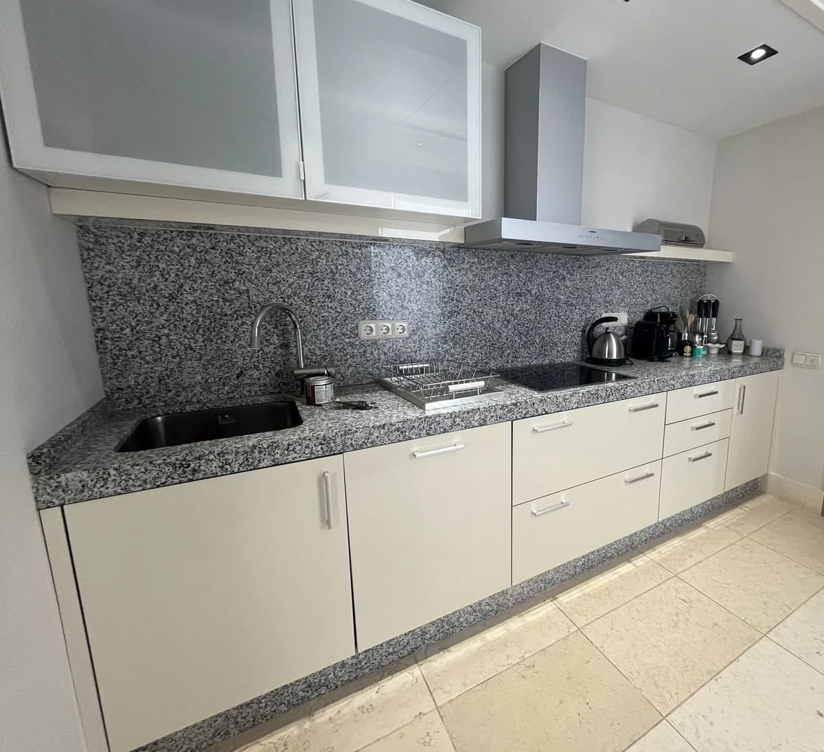 2 Bedroom Middle Floor Apartment for Sale in Altos de los Monteros, Málaga - Image 7