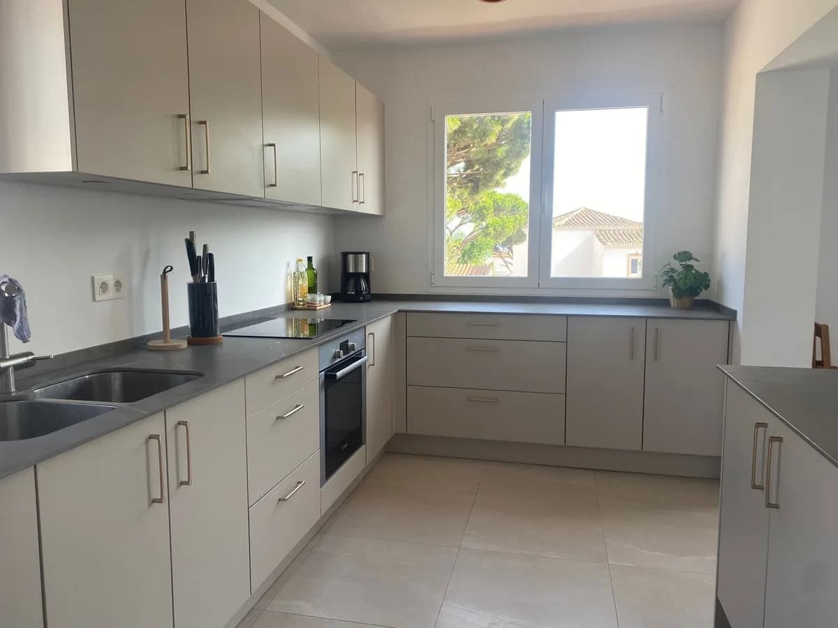 4 Bedroom Detached Villa for Sale in Calahonda, Málaga - Image 4
