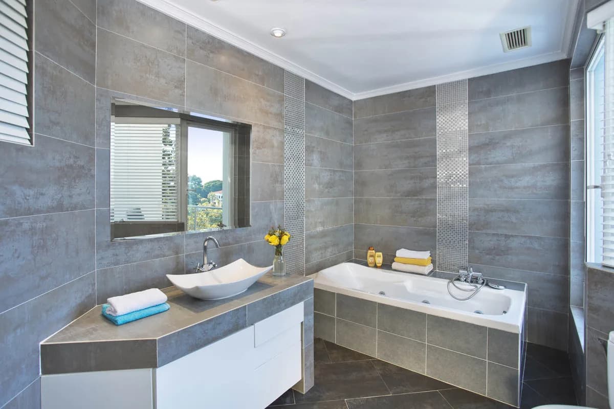 8 Bedroom Detached Villa for Sale in Elviria, Málaga - Image 9