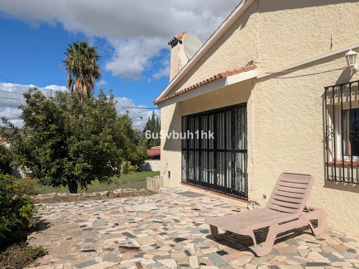 4 Bedroom Detached Villa for Sale in Alhaurín el Grande, Málaga - Image 4