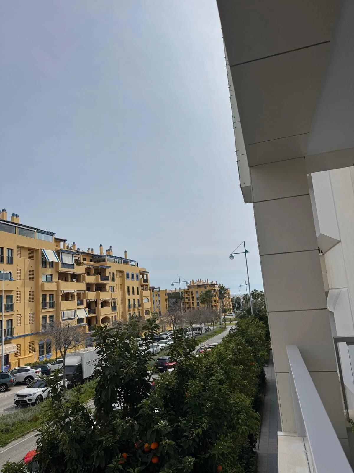 3 Bedroom Middle Floor Apartment for Sale in San Pedro de Alcántara, Málaga - Image 2