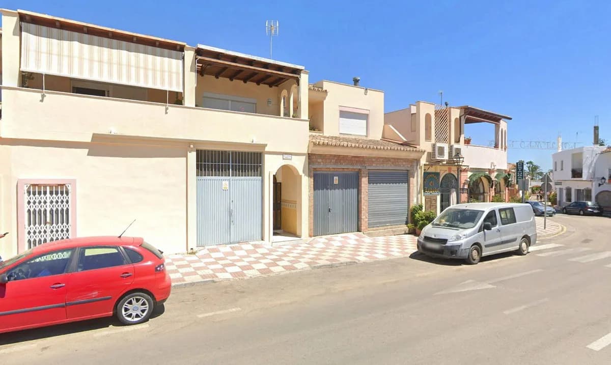 3 Bedroom Middle Floor Apartment for Sale in Cancelada, Málaga - Image 3