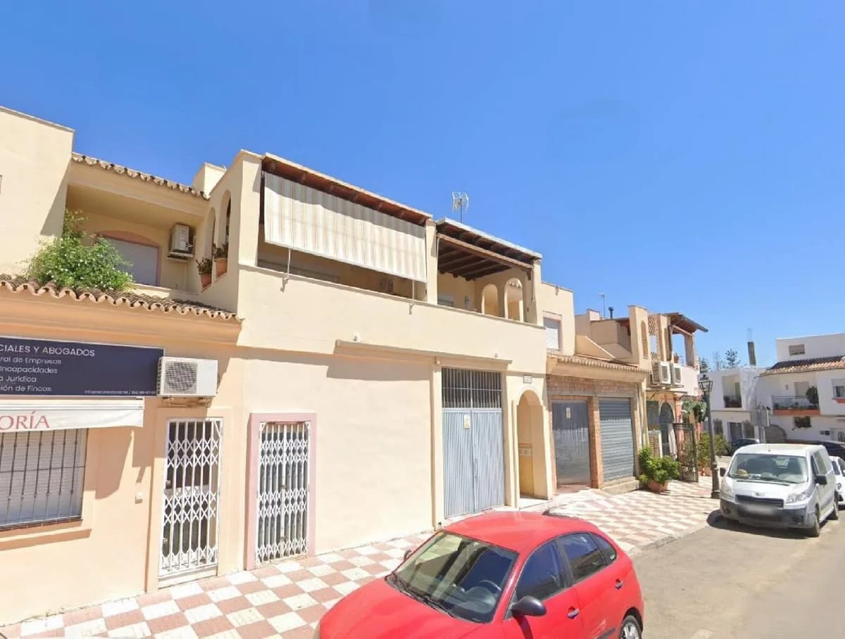 3 Bedroom Middle Floor Apartment for Sale in Cancelada, Málaga - Image 6