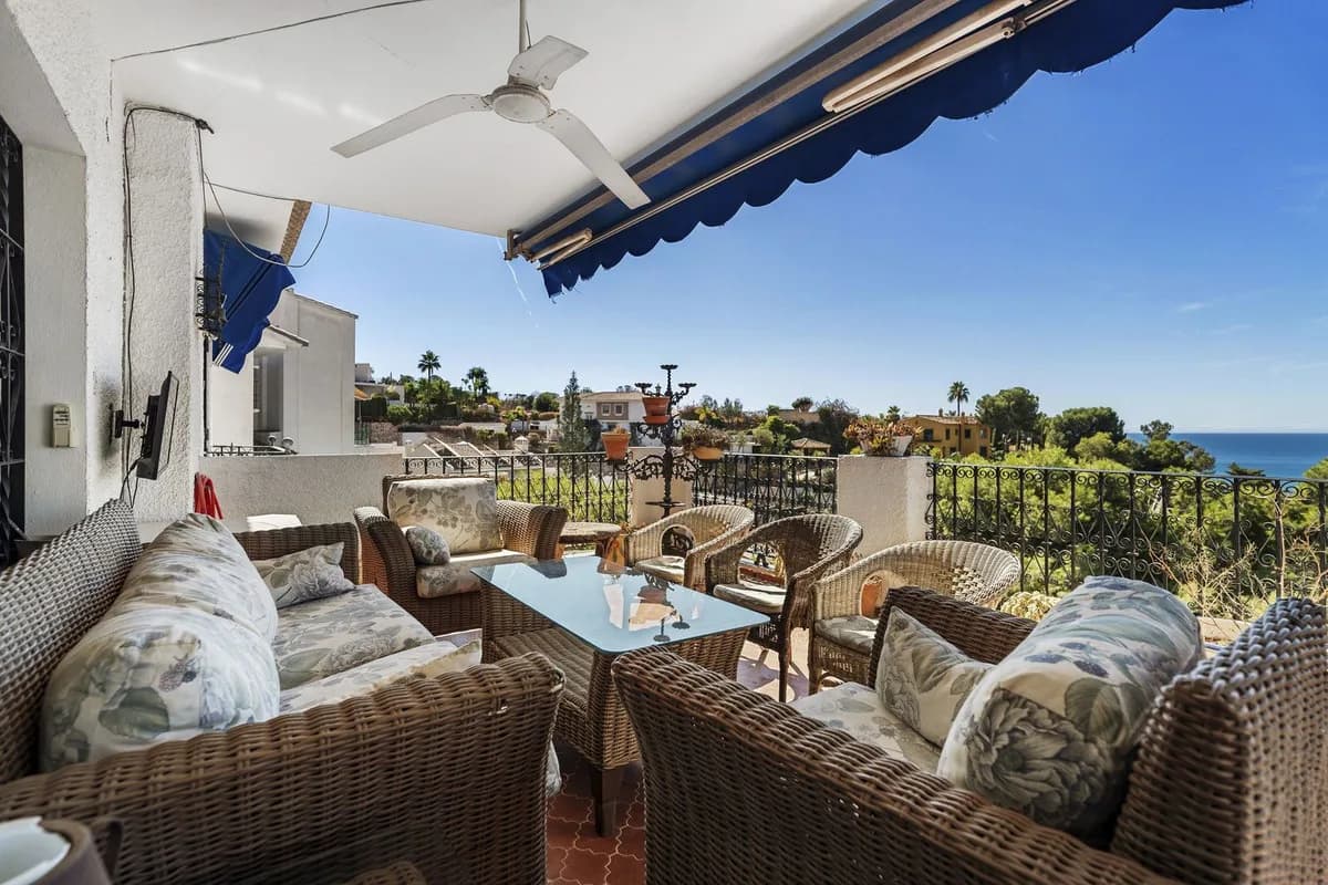8 Bedroom Detached Villa for Sale in El Candado, Málaga