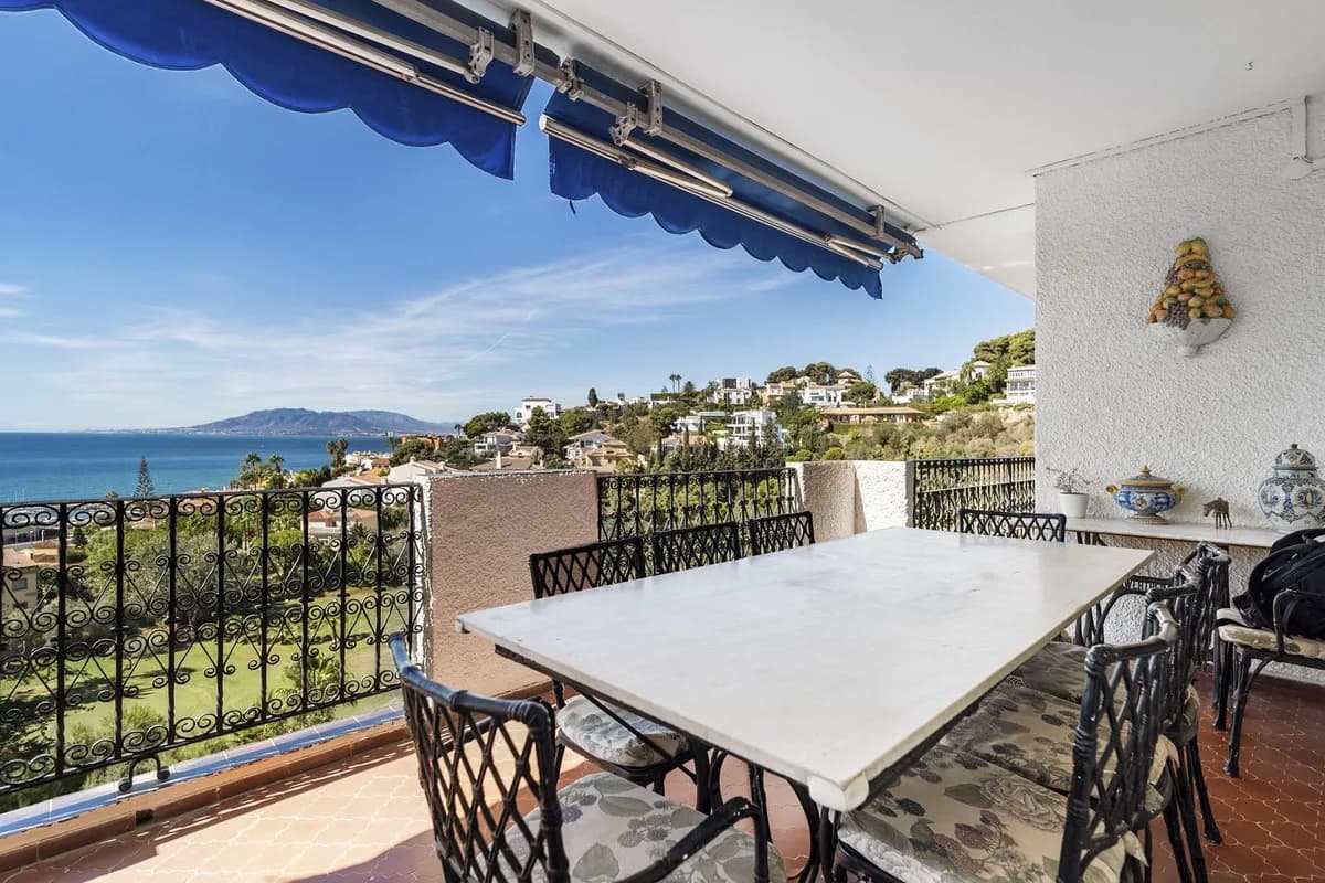 8 Bedroom Detached Villa for Sale in El Candado, Málaga - Image 3