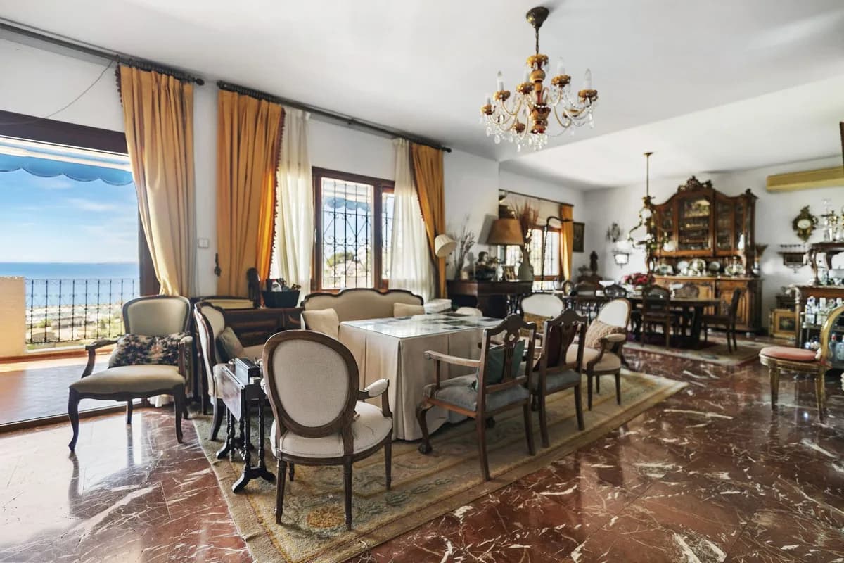8 Bedroom Detached Villa for Sale in El Candado, Málaga - Image 4