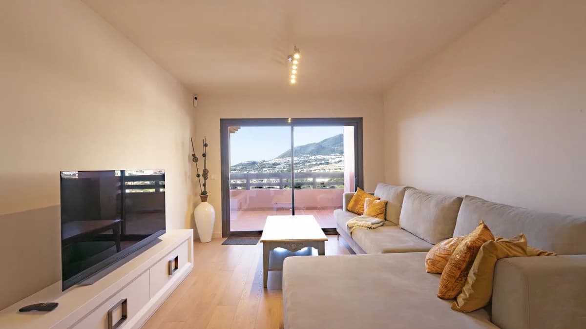 3 Bedroom Penthouse for Sale in Benalmadena, Málaga - Image 4