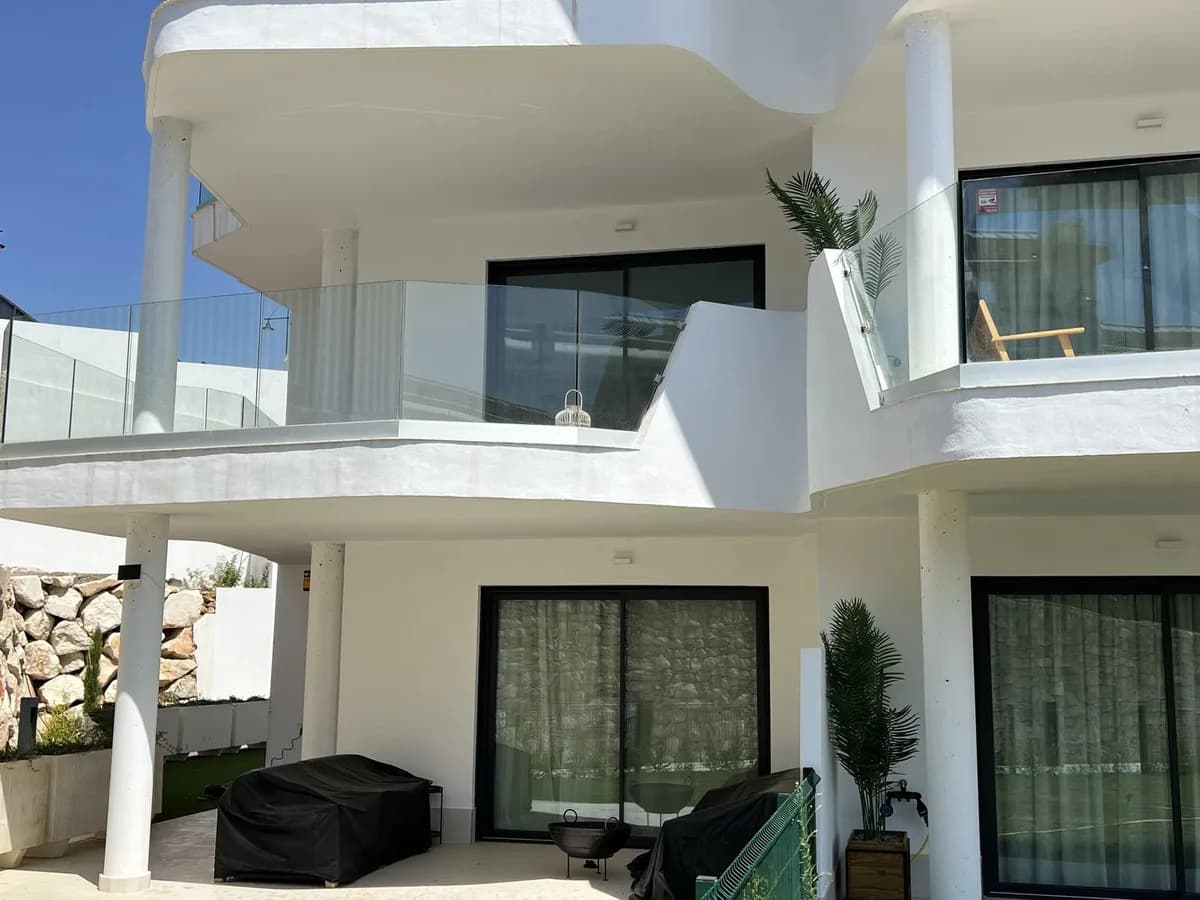 3 Bedroom Middle Floor Apartment for Sale in Fuengirola, Málaga