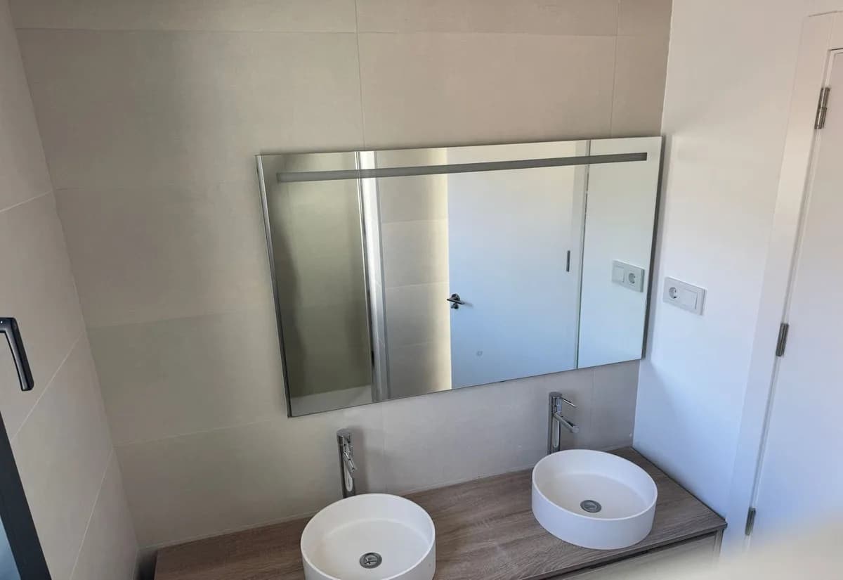 3 Bedroom Middle Floor Apartment for Sale in Fuengirola, Málaga - Image 9