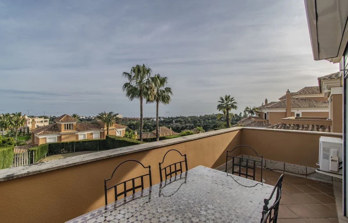 3 Bedroom Semi-Detached House for Sale in Santa Clara, Málaga - Image 2
