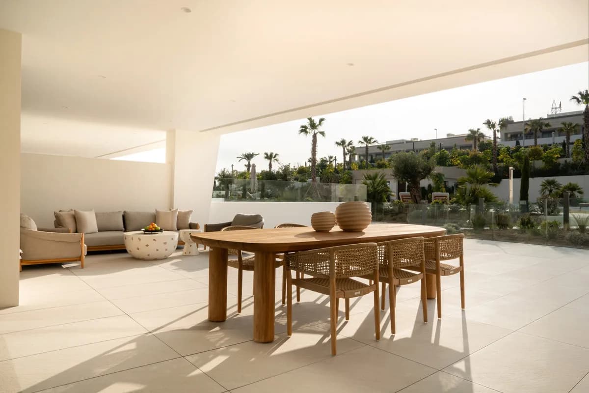 4 Bedroom Ground Floor Apartment for Sale in The Golden Mile, Málaga - Image 3