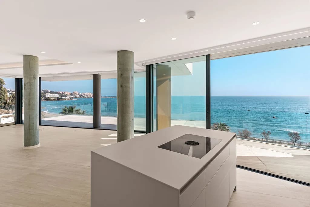 4 Bedroom Penthouse Duplex for Sale in Estepona, Málaga - Image 5
