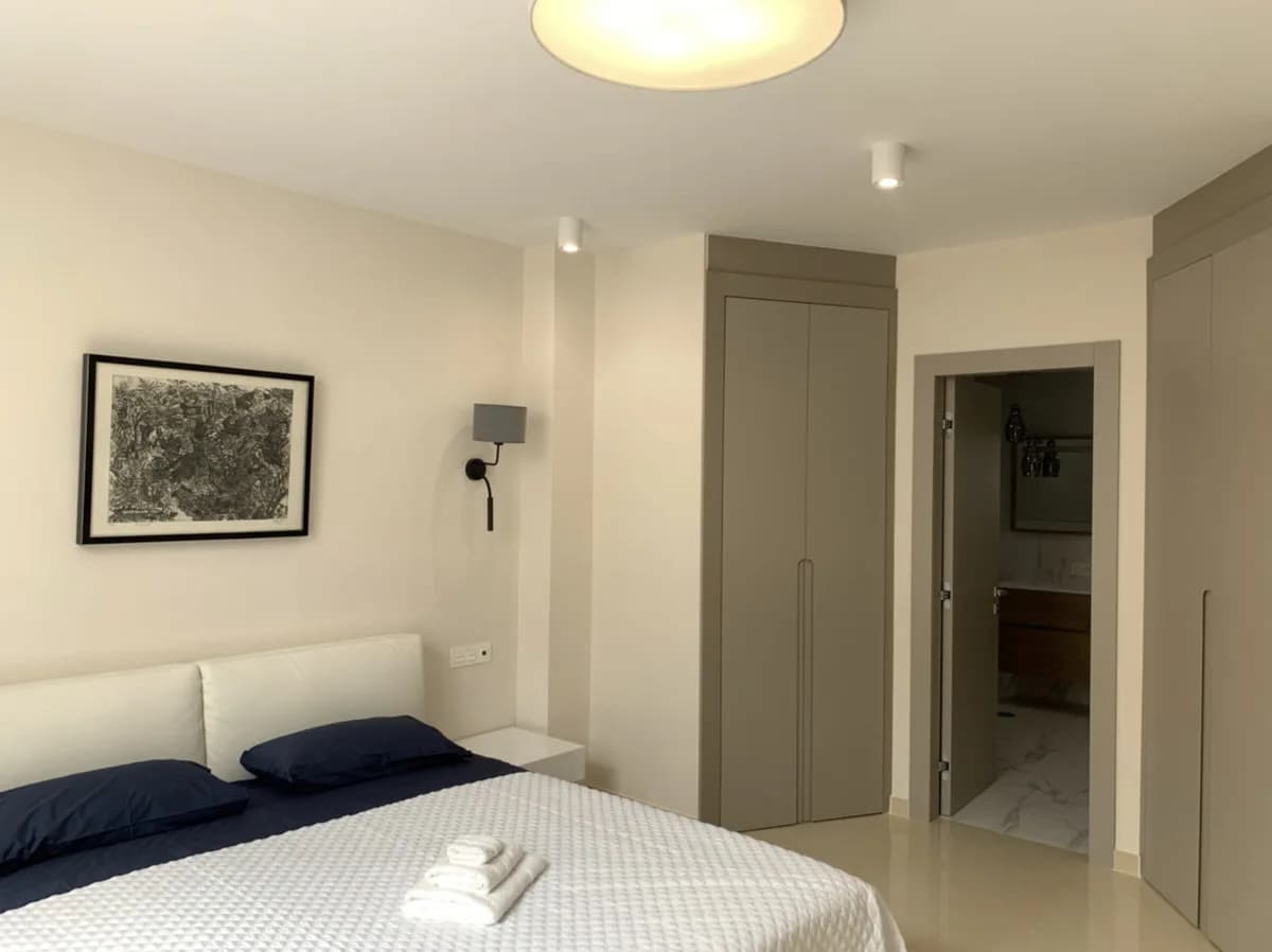 6 Bedroom Ground Floor Apartment for Sale in Puerto Banús, Málaga - Image 8