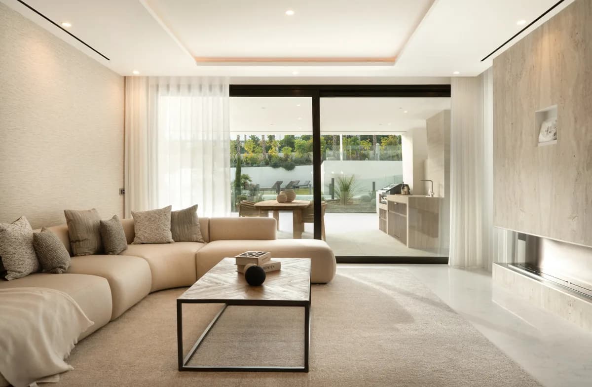 4 Bedroom Ground Floor Apartment for Sale in The Golden Mile, Málaga - Image 6