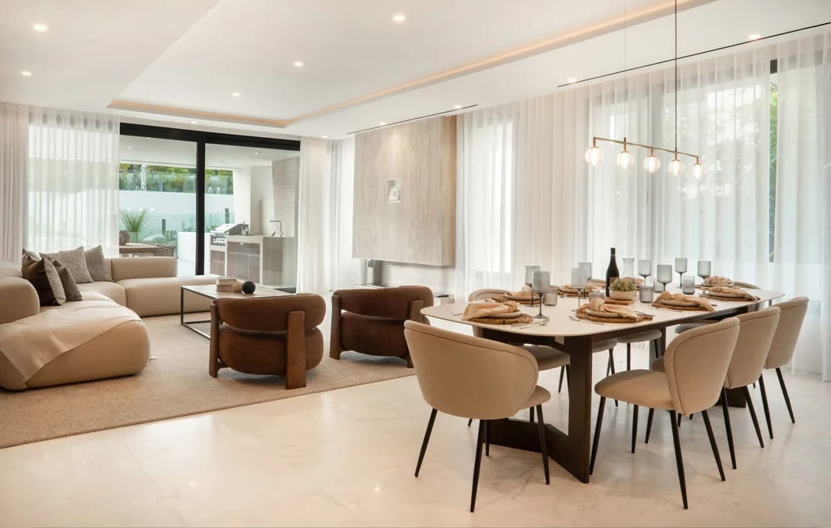 4 Bedroom Ground Floor Apartment for Sale in The Golden Mile, Málaga - Image 7