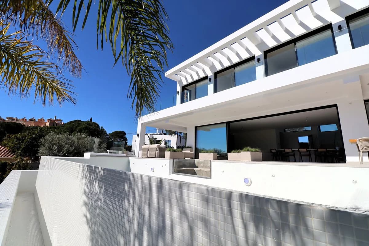 4 Bedroom Detached Villa for Sale in Elviria, Málaga - Image 2