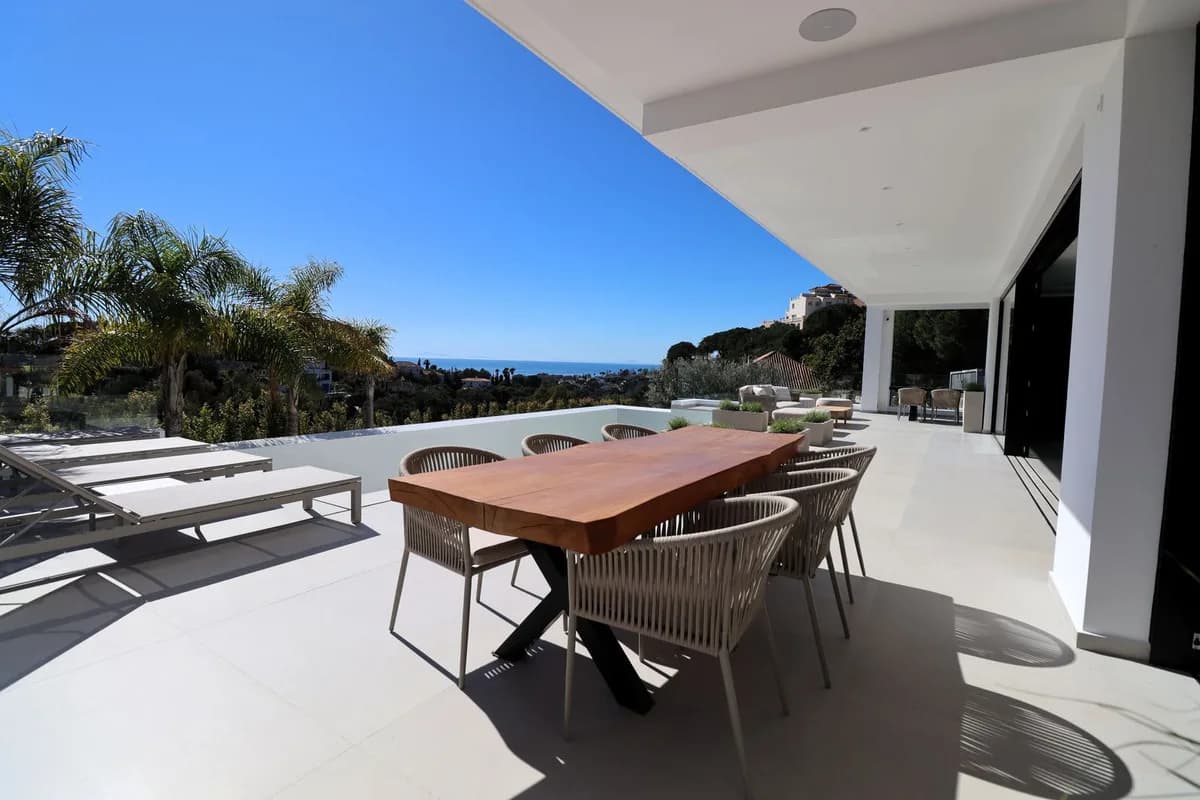 4 Bedroom Detached Villa for Sale in Elviria, Málaga - Image 4