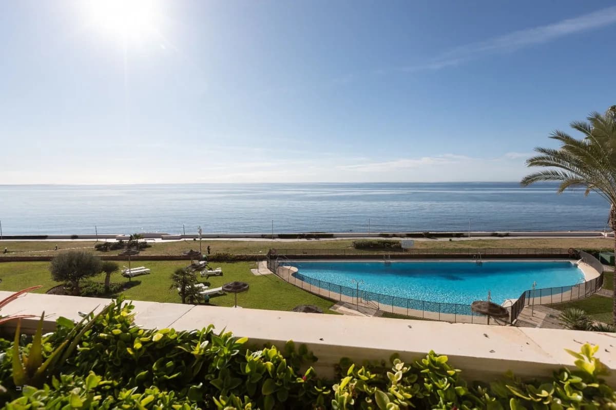 3 Bedroom Middle Floor Apartment for Sale in Estepona, Málaga