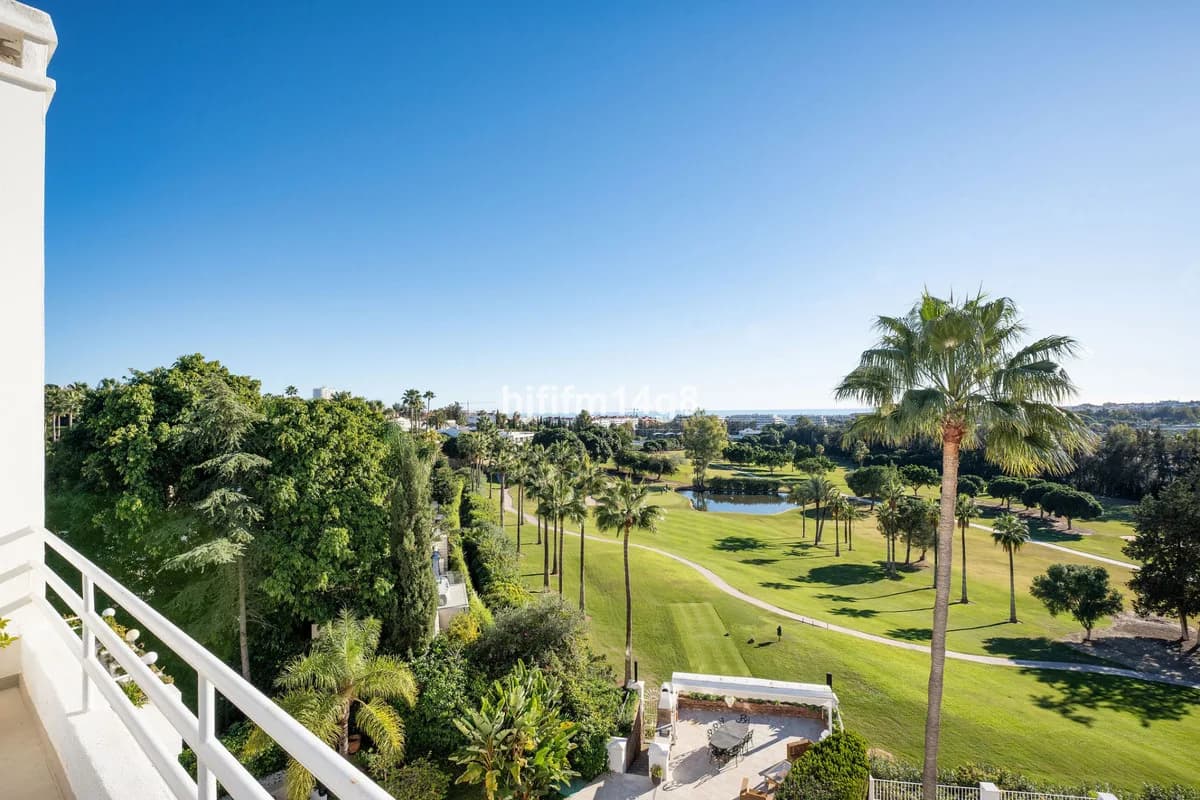 5 Bedroom Penthouse Duplex for Sale in Nueva Andalucía, Málaga