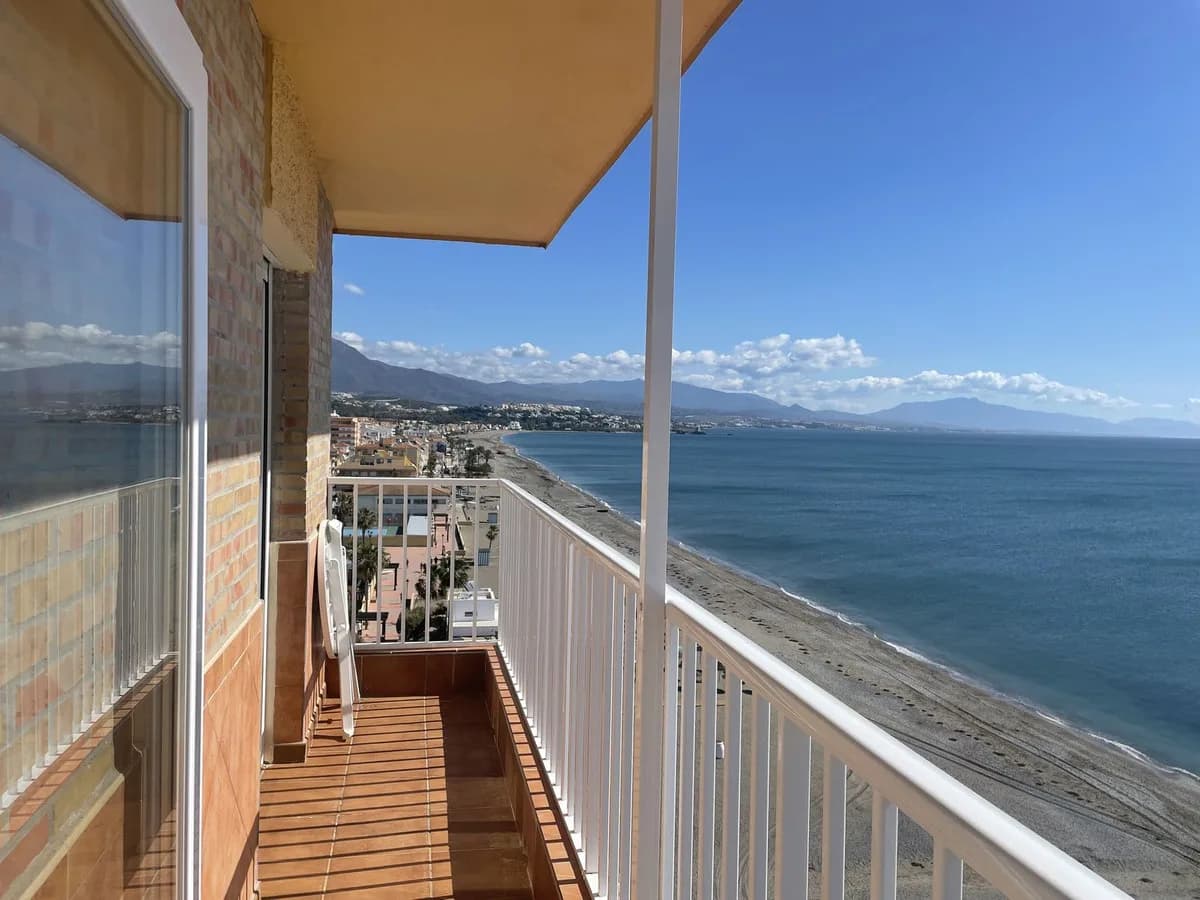 3 Bedroom Top Floor Apartment for Sale in Casares Playa, Málaga - Image 2