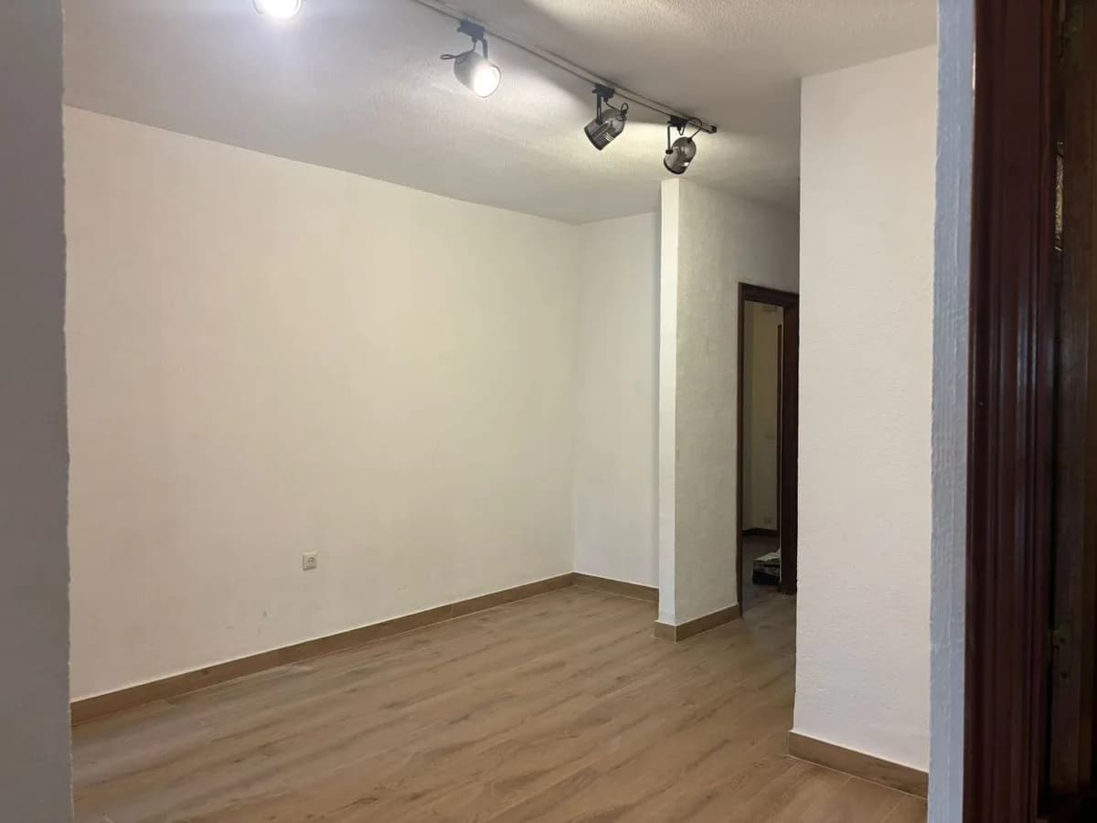 3 Bedroom Middle Floor Apartment for Sale in Marbella, Málaga - Image 3