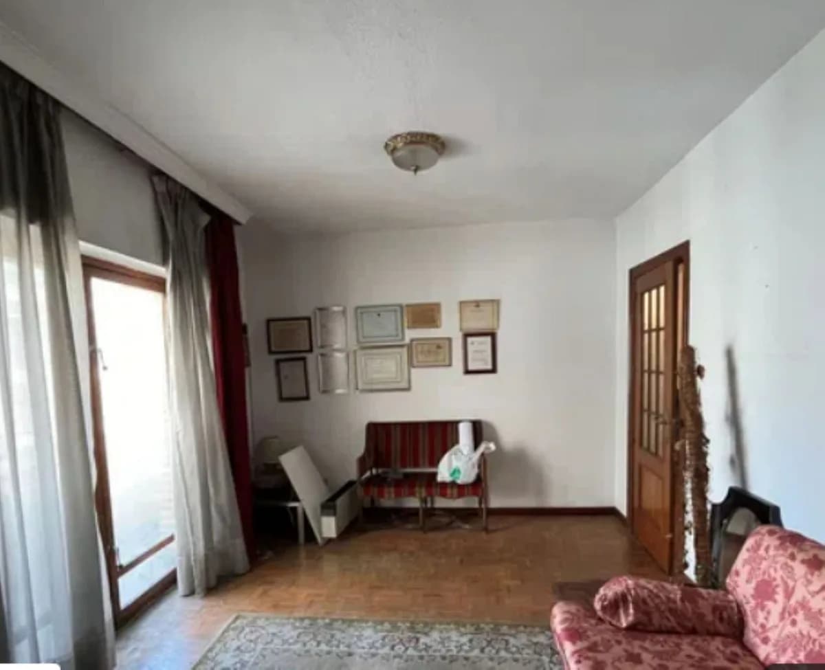 3 Bedroom Middle Floor Apartment for Sale in Marbella, Málaga - Image 7