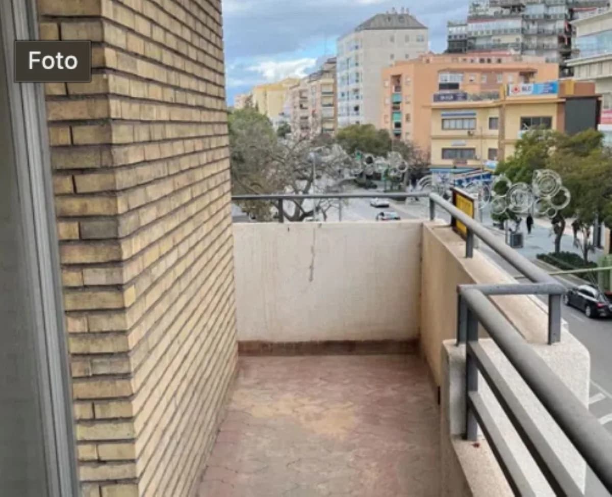 3 Bedroom Middle Floor Apartment for Sale in Marbella, Málaga - Image 8