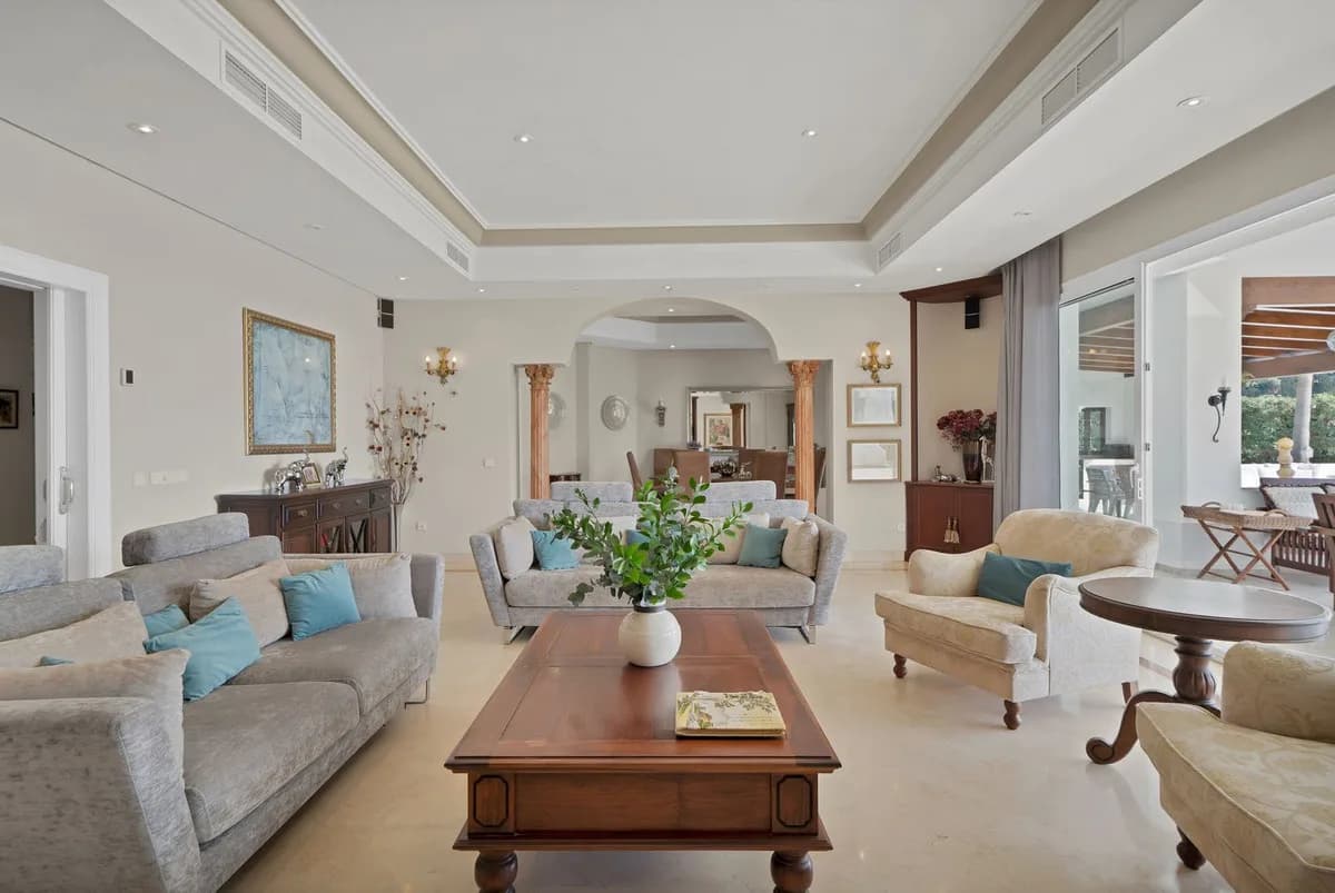7 Bedroom Detached Villa for Sale in Nueva Andalucía, Málaga - Image 8