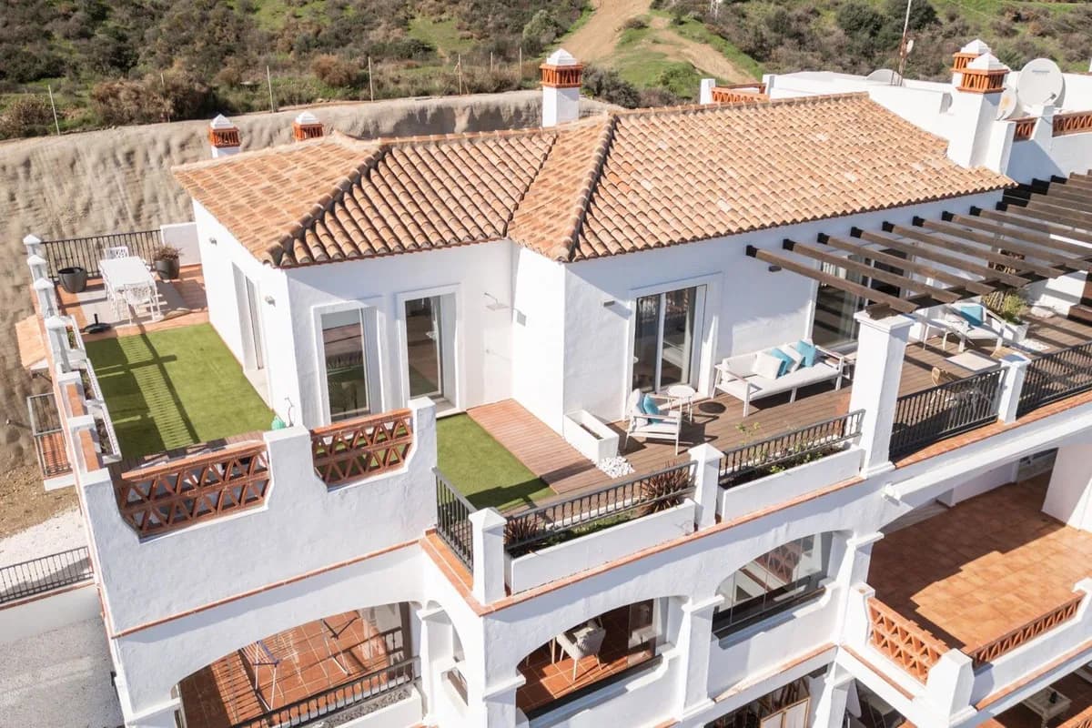 2 Bedroom Penthouse for Sale in Calahonda, Málaga - Image 2