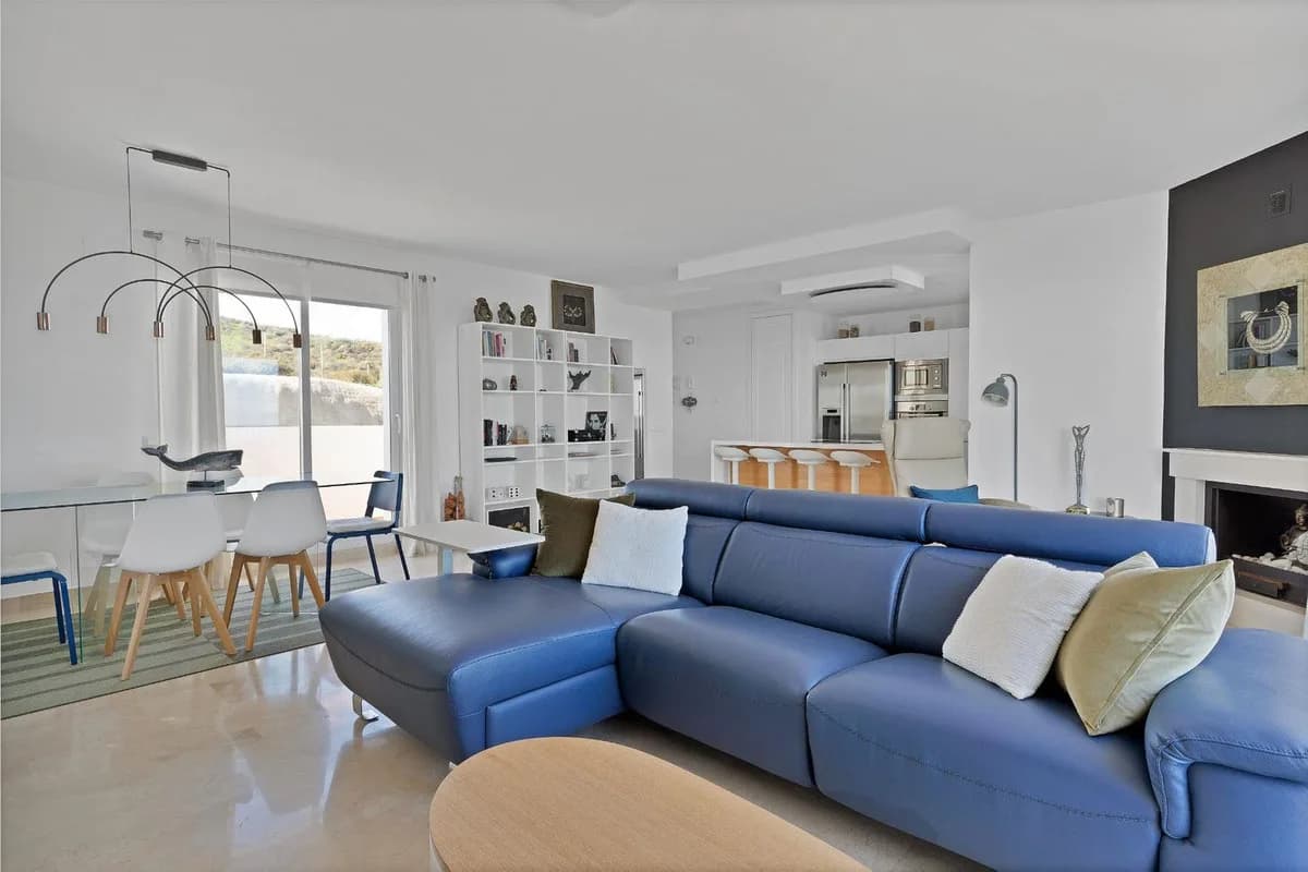 2 Bedroom Penthouse for Sale in Calahonda, Málaga - Image 3