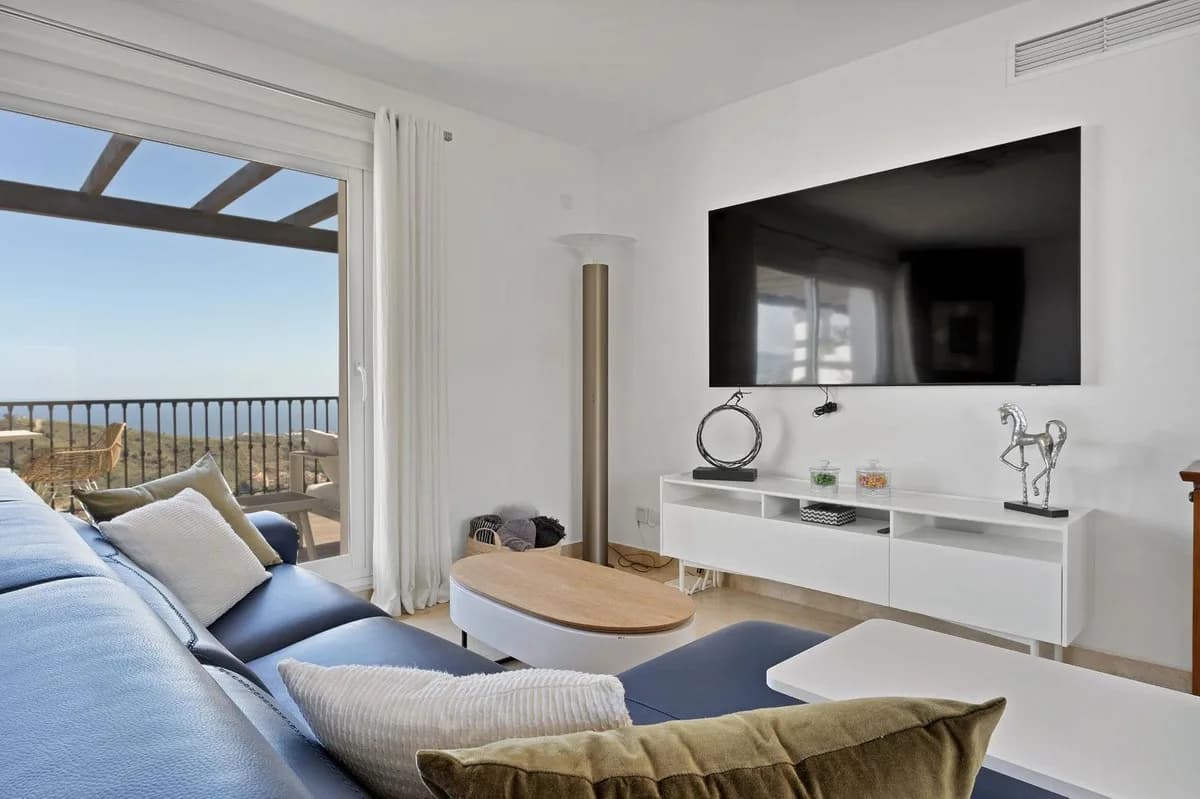2 Bedroom Penthouse for Sale in Calahonda, Málaga - Image 4