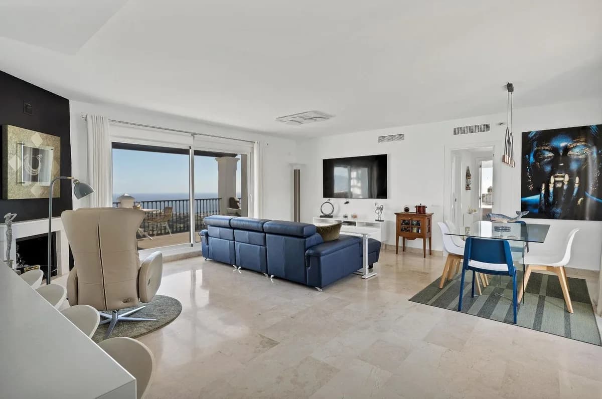 2 Bedroom Penthouse for Sale in Calahonda, Málaga - Image 5