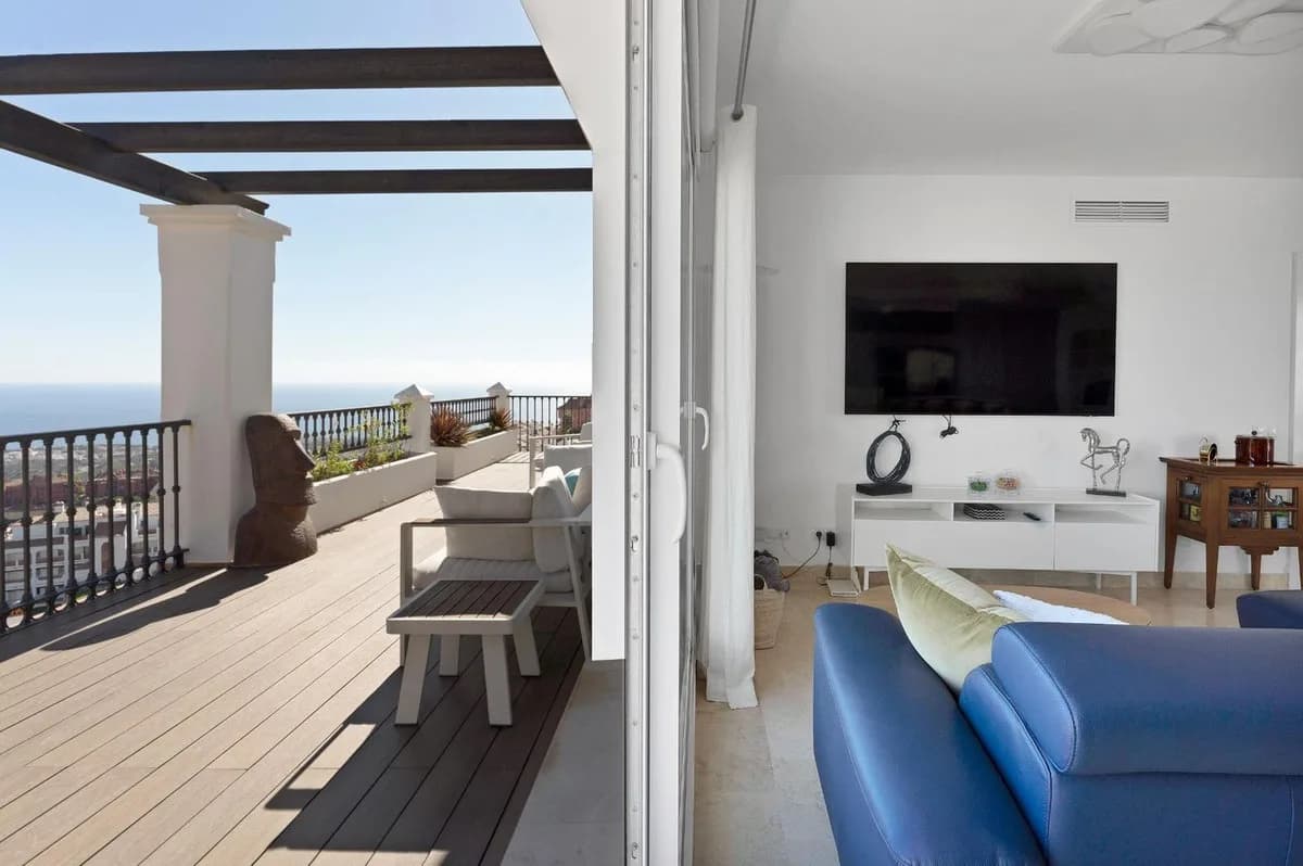 2 Bedroom Penthouse for Sale in Calahonda, Málaga - Image 6