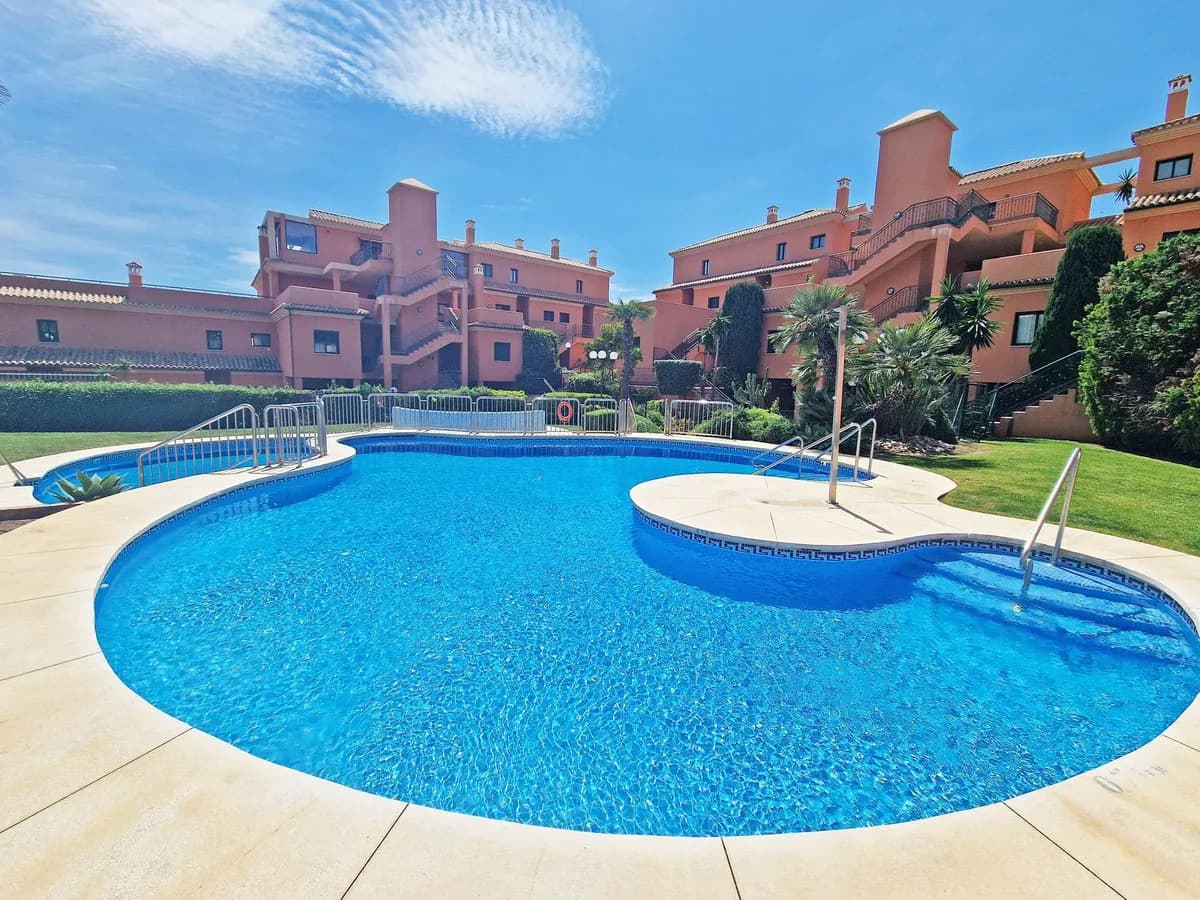 1 Bedroom Penthouse for Sale in Elviria, Málaga - Image 5