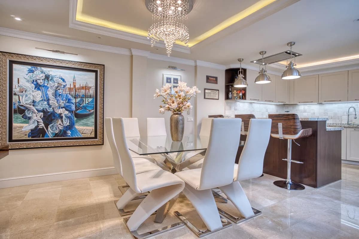 4 Bedroom Townhouse for Sale in Marbella, Málaga - Image 3