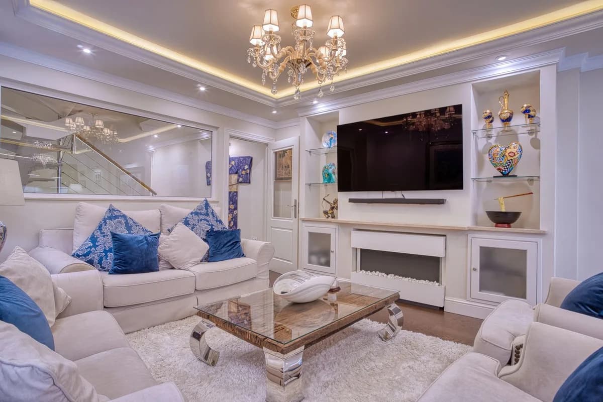 4 Bedroom Townhouse for Sale in Marbella, Málaga - Image 4