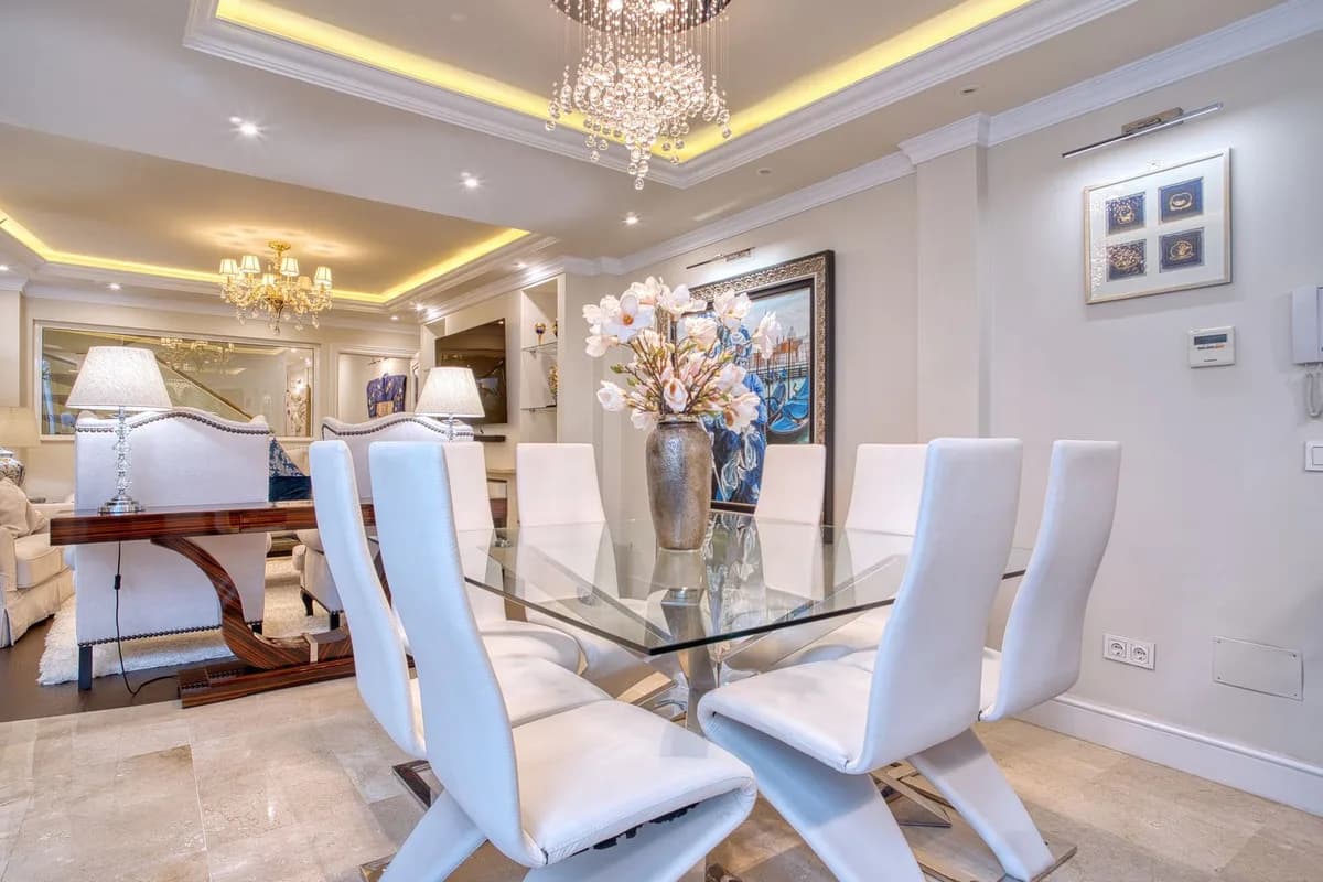 4 Bedroom Townhouse for Sale in Marbella, Málaga - Image 7