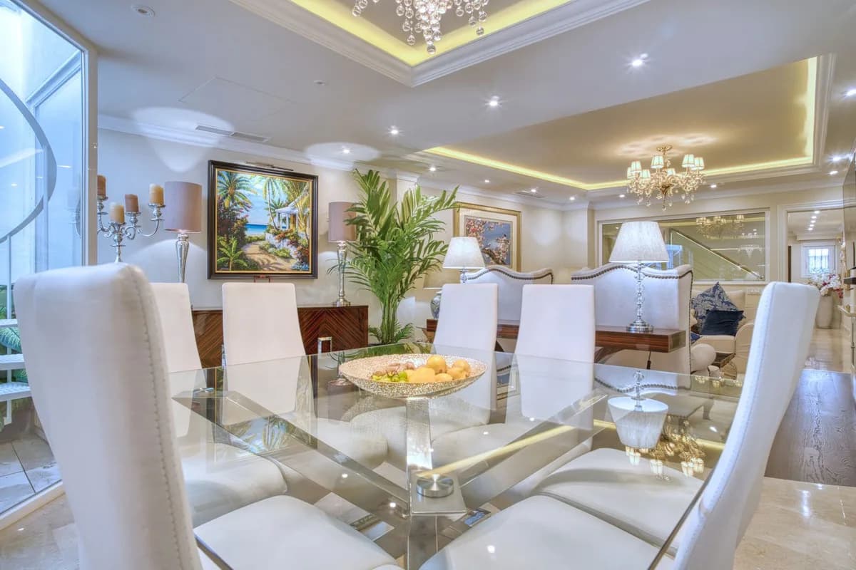 4 Bedroom Townhouse for Sale in Marbella, Málaga - Image 8