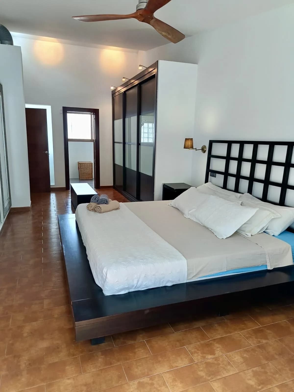 4 Bedroom Detached Villa for Sale in San Pedro de Alcántara, Málaga - Image 9