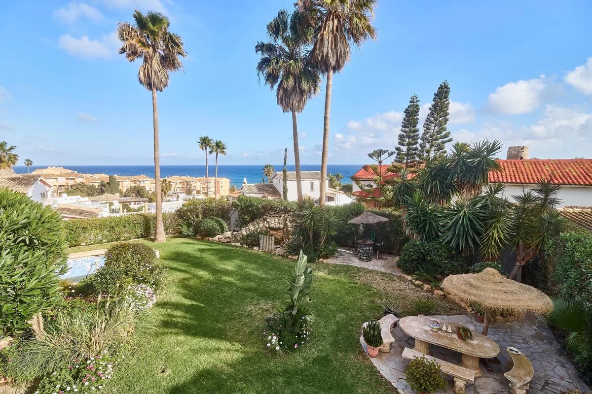 4 Bedroom Detached Villa for Sale in Mijas, Málaga