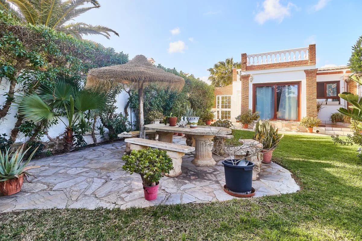 4 Bedroom Detached Villa for Sale in Mijas, Málaga - Image 7