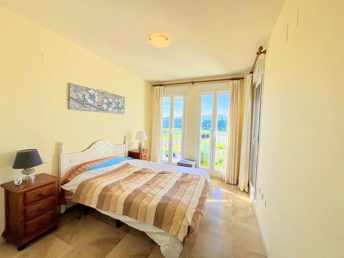 2 Bedroom Middle Floor Apartment for Sale in Manilva, Málaga - Image 6