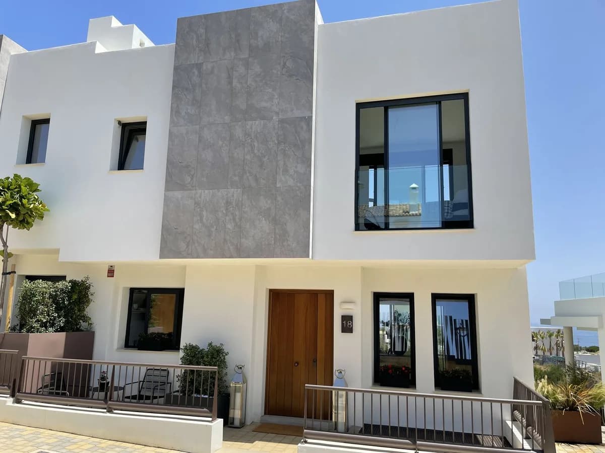 3 Bedroom Semi-Detached House for Sale in Cabopino, Málaga - Image 4