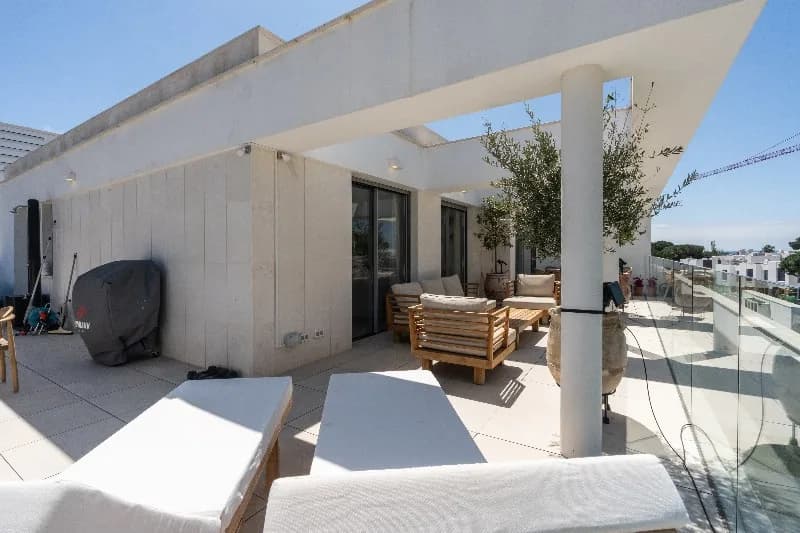 3 Bedroom Penthouse for Sale in Elviria, Málaga - Image 5